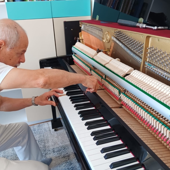 AKUSTİK PİYANO AKORDU YAPILMASI