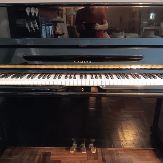Samick SU-118 SP Akustik parlak siyah piyano temiz durumda
