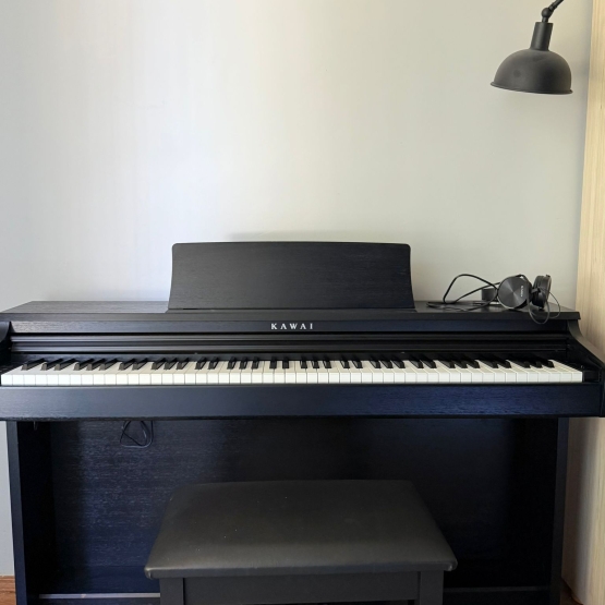 Kawai KDP120 R dijital piyano 2. El kullanılmış temiz durumda tabure dahil