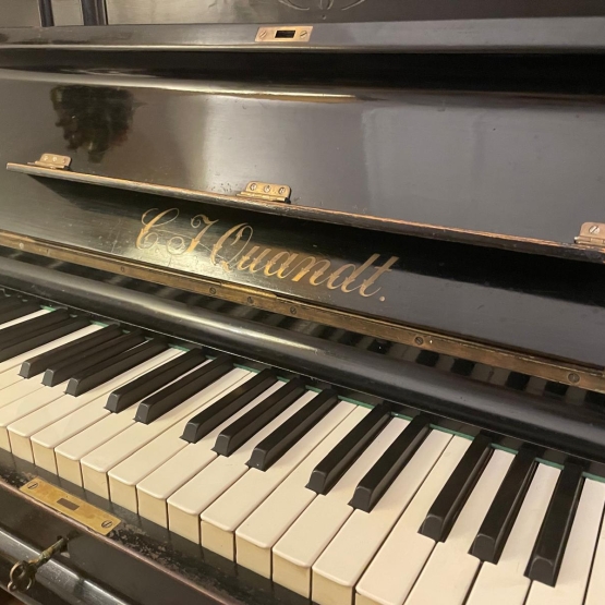 J.Quant marka, duvar tipi 3. el piyano
