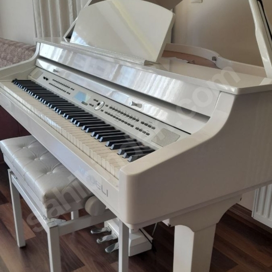 Medeli Grand 510 Grand piyano 2. El az kuşlanılmış